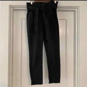 𝅺Tinseltown Black Tapered Jeans Paperbag Style with Tie Waist Belt Size 7